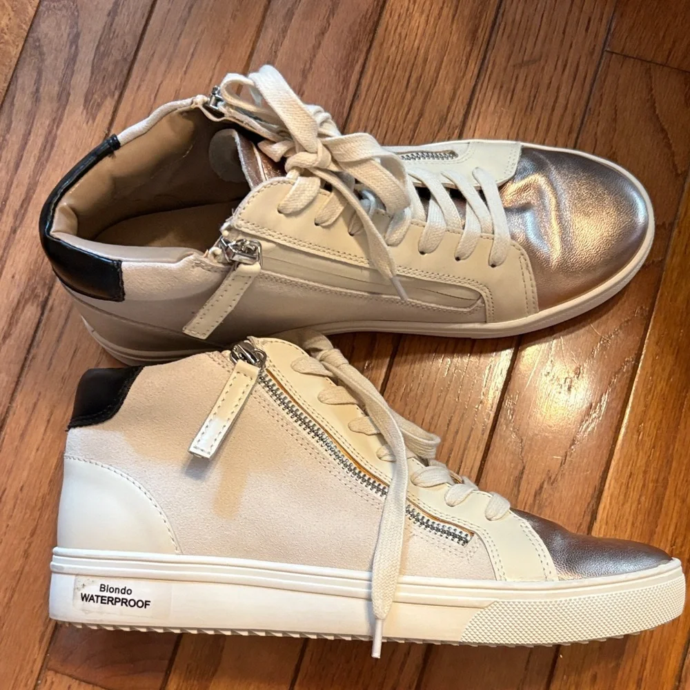 Blondo Women's Sneakers in Cream and Silver - Picture 2 of 3